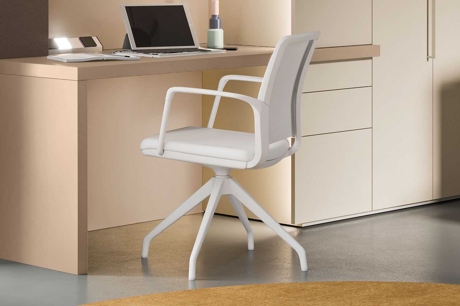 Desk chair with mesh back Host