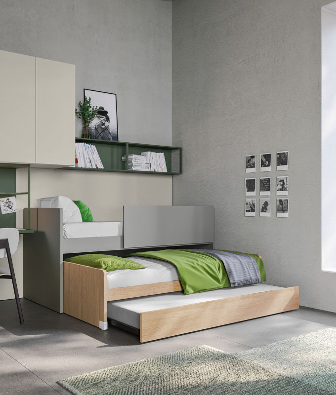 Cameretta con 3 letti sovrapponibili aperti