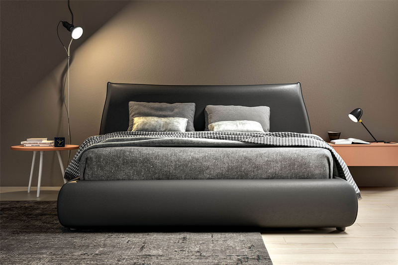 Camera matrimoniale con comodini, lampade e letto contenitore grigio in ecopelle