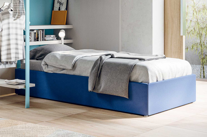 Camera degli ospiti con letto contenitore blu
