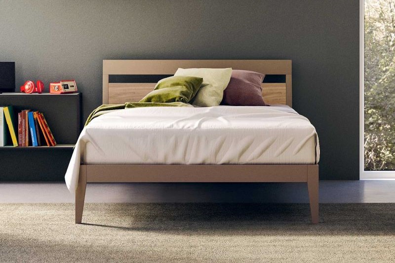 Letto singolo in stile minimal con struttura in legno