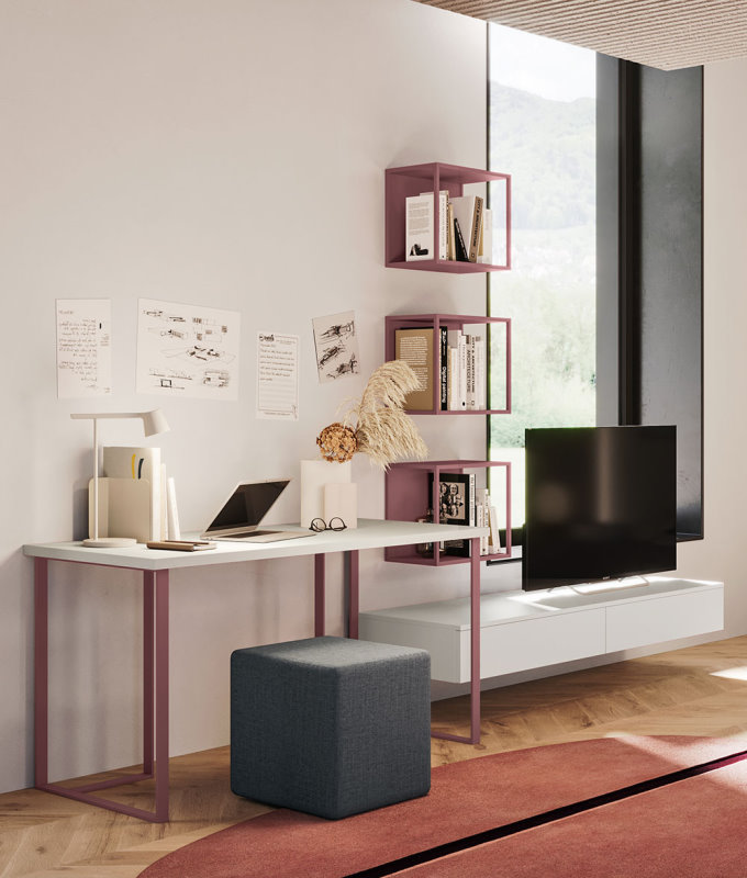 Angolo studio moderno con scrivania minimal, mobile TV sospeso e cubi a parete